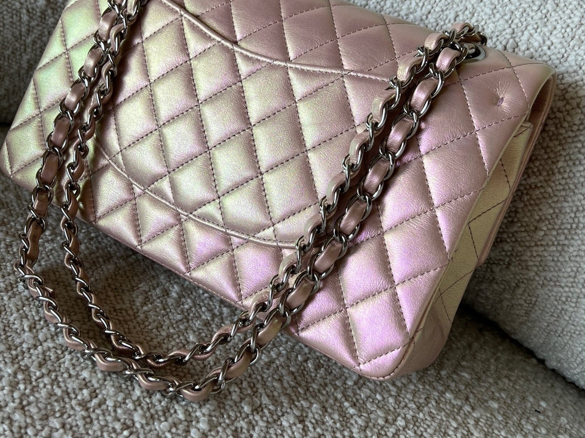 CHANEL Handbag 21K Medium Pink Iridescent Lambskin Quilted Classic Flap SHW -Knockoff
