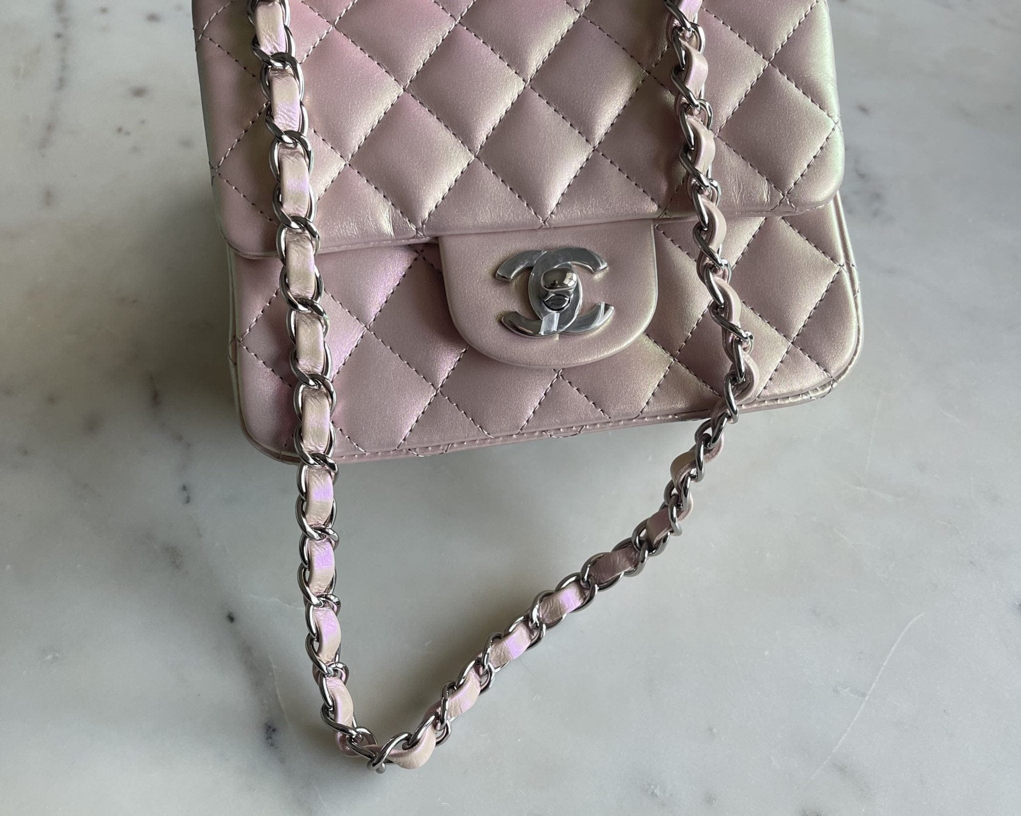 CHANEL Handbag 21K Mini Pink Iridescent Square Lambskin Quilted Classic Flap SHW -Knockoff
