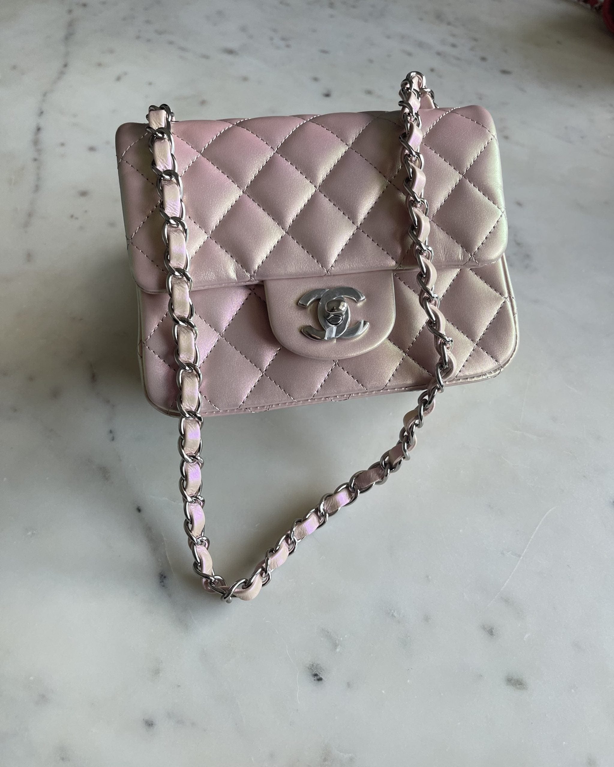 CHANEL Handbag 21K Mini Pink Iridescent Square Lambskin Quilted Classic Flap SHW -Knockoff
