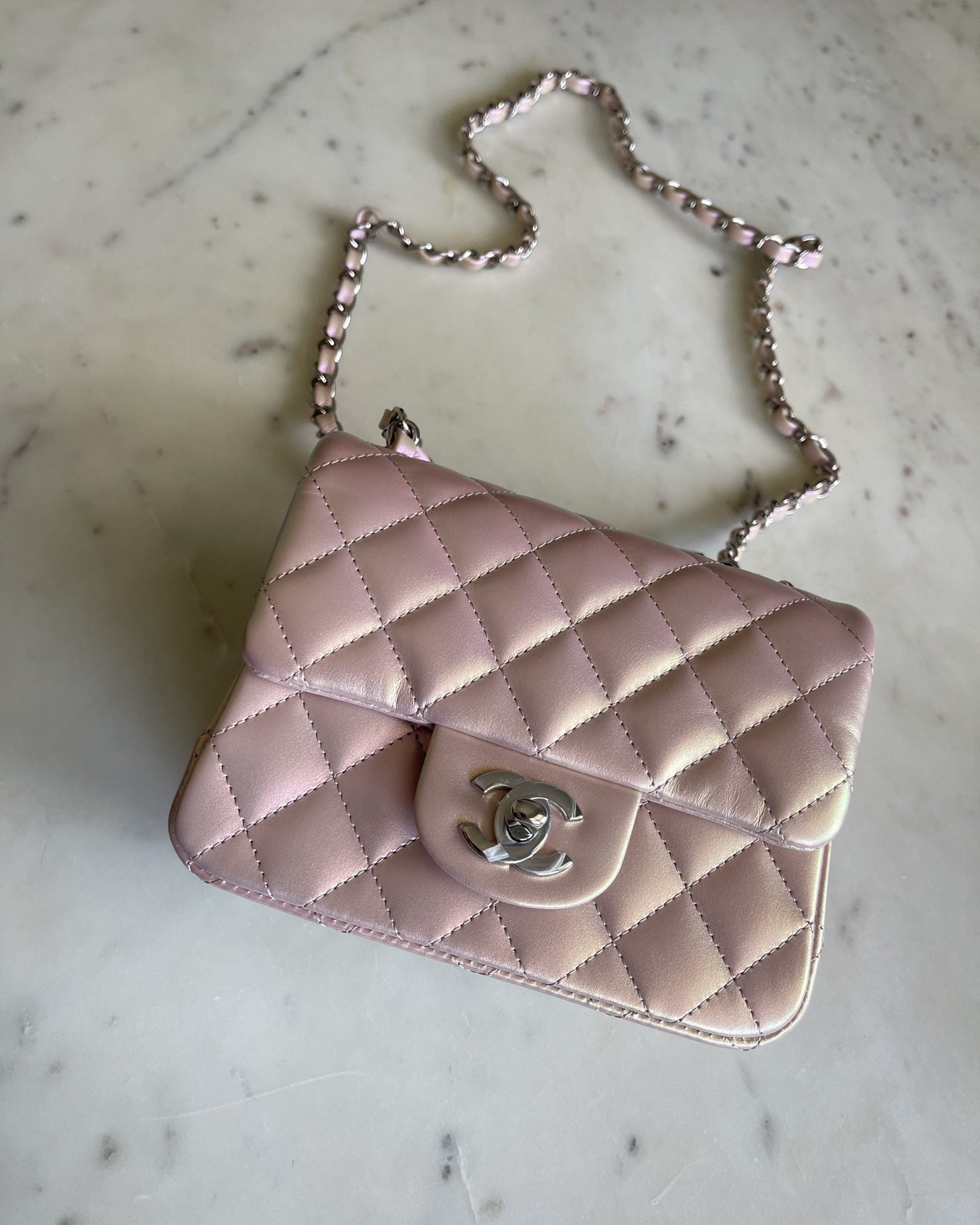 CHANEL Handbag 21K Mini Pink Iridescent Square Lambskin Quilted Classic Flap SHW -Knockoff
