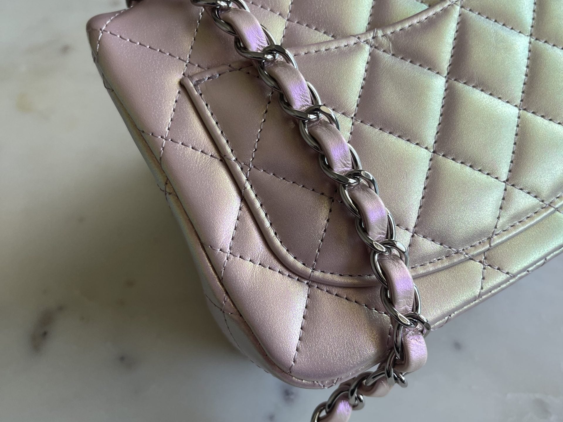 CHANEL Handbag 21K Mini Pink Iridescent Square Lambskin Quilted Classic Flap SHW -Knockoff
