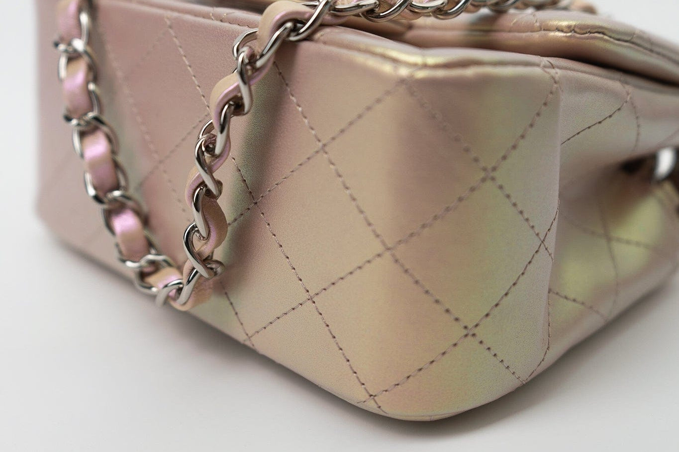 CHANEL Handbag 21K Mini Pink Iridescent Square Lambskin Quilted Classic Flap SHW -Knockoff
