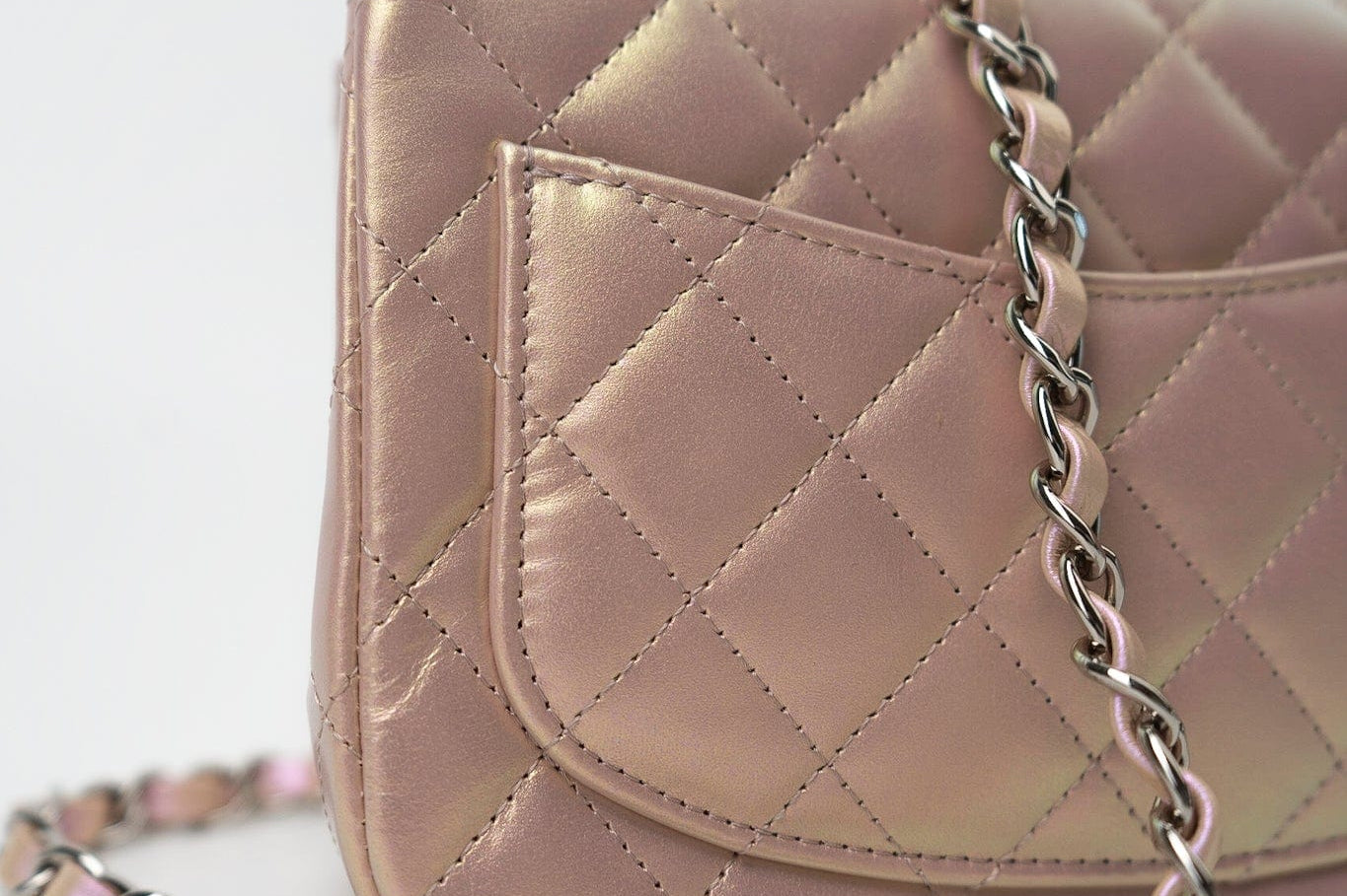 CHANEL Handbag 21K Mini Pink Iridescent Square Lambskin Quilted Classic Flap SHW -Knockoff
