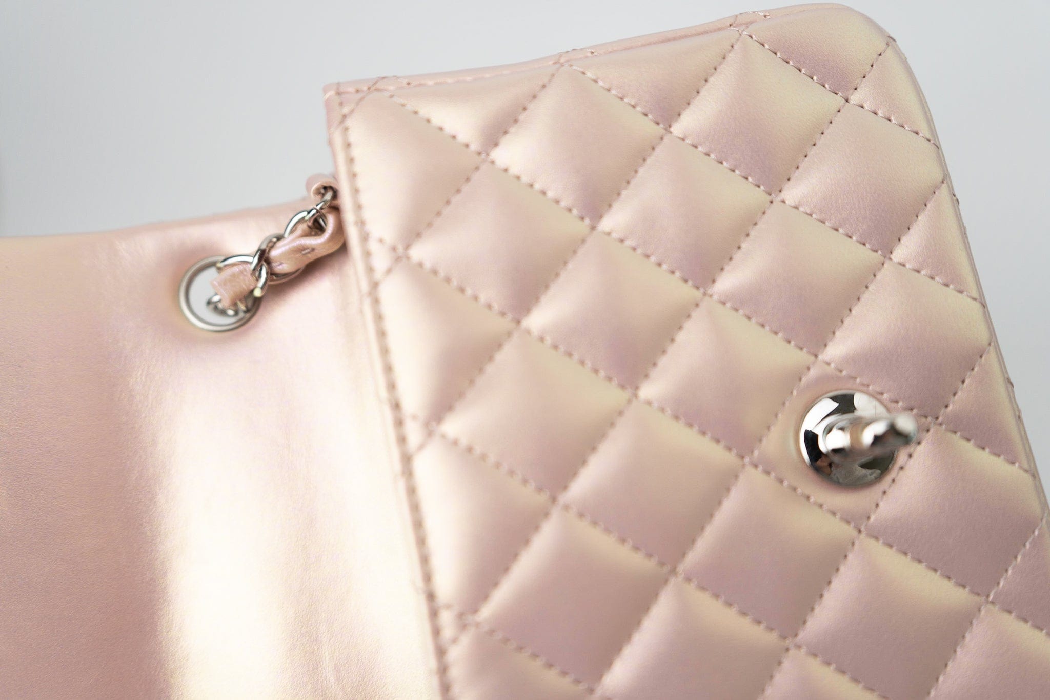 CHANEL Handbag 21K Mini Pink Iridescent Square Lambskin Quilted Classic Flap SHW -Knockoff
