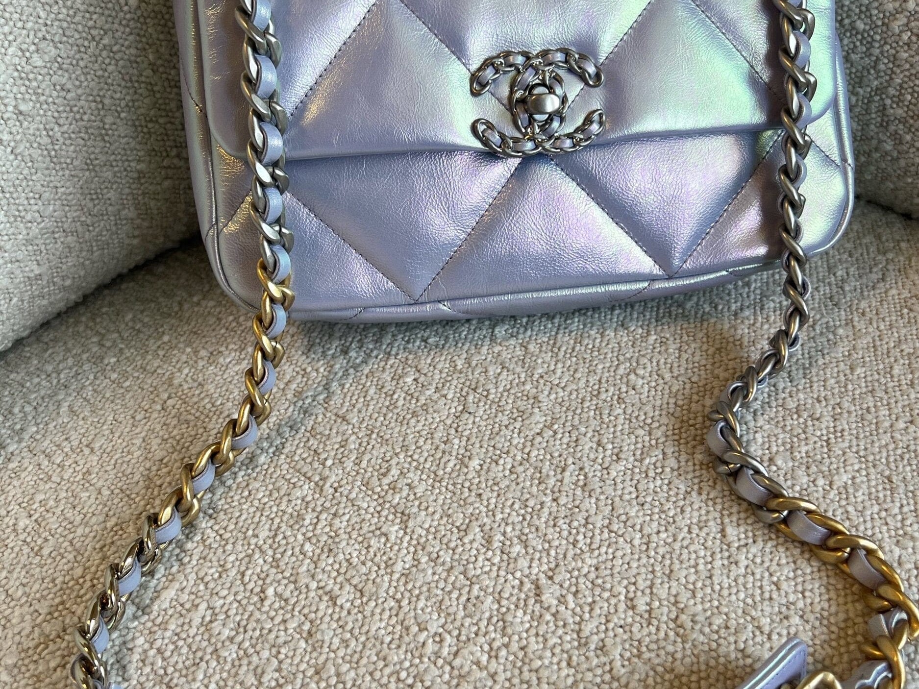 CHANEL Handbag 21K Purple/Blue Iridescent 19 Flap Small MHW -Knockoff
