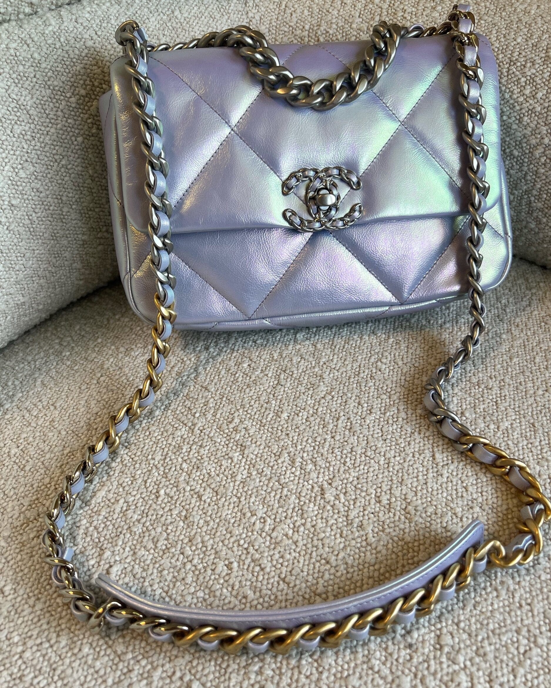 CHANEL Handbag 21K Purple/Blue Iridescent 19 Flap Small MHW -Knockoff
