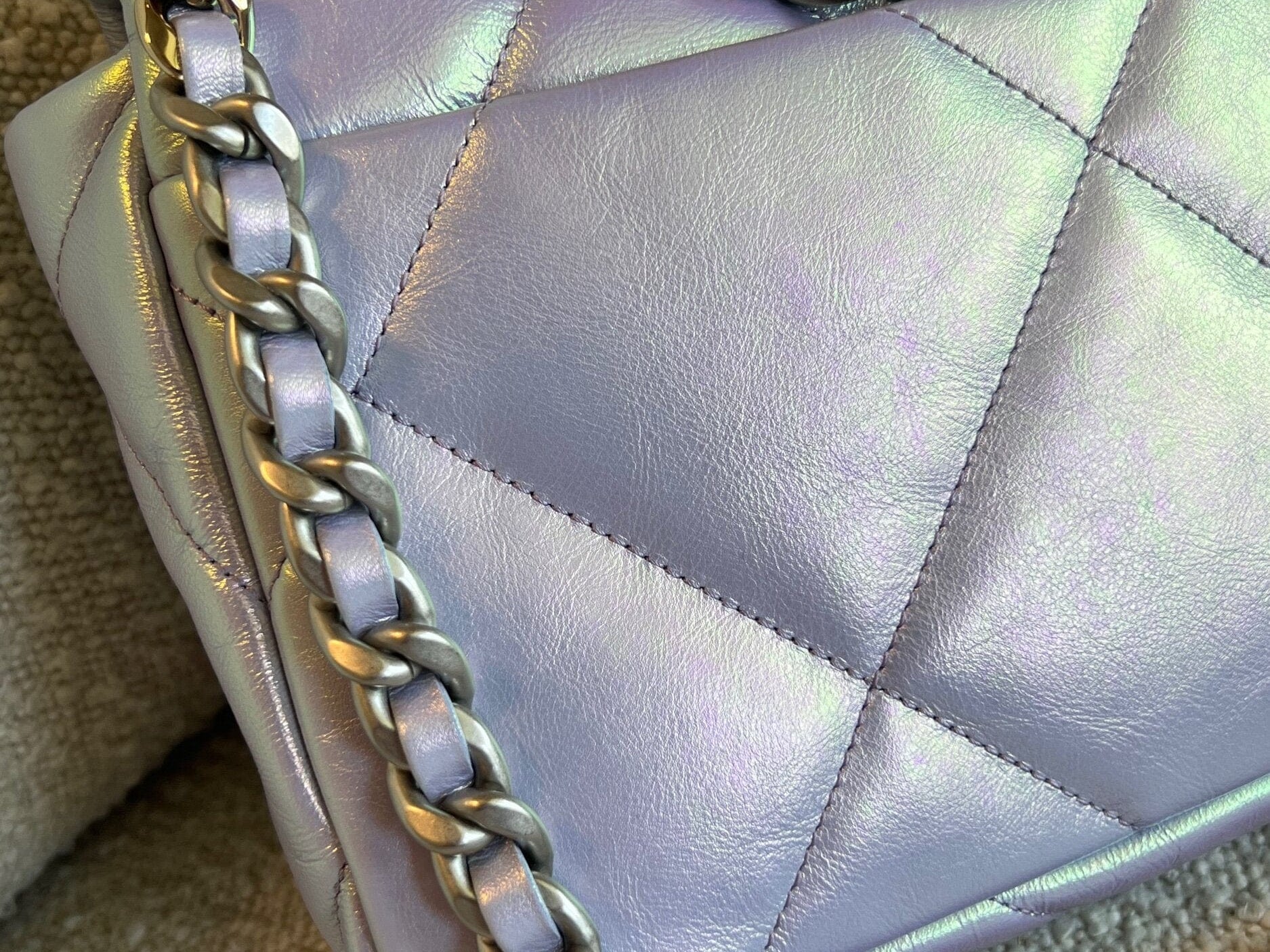 CHANEL Handbag 21K Purple/Blue Iridescent 19 Flap Small MHW -Knockoff
