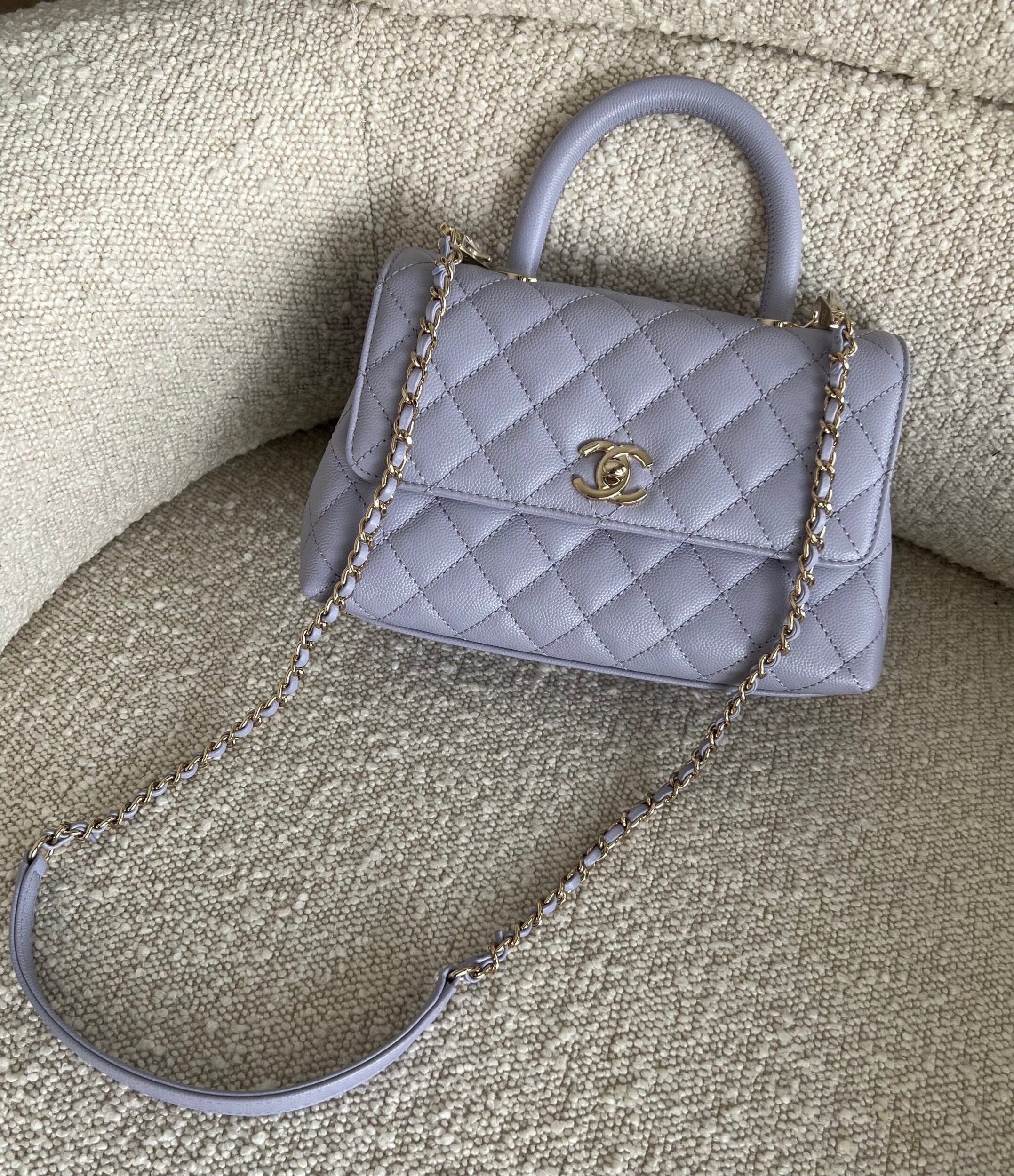 CHANEL Handbag 21K Quilted Coco Handle Lilac Caviar Small LGHW -Knockoff
