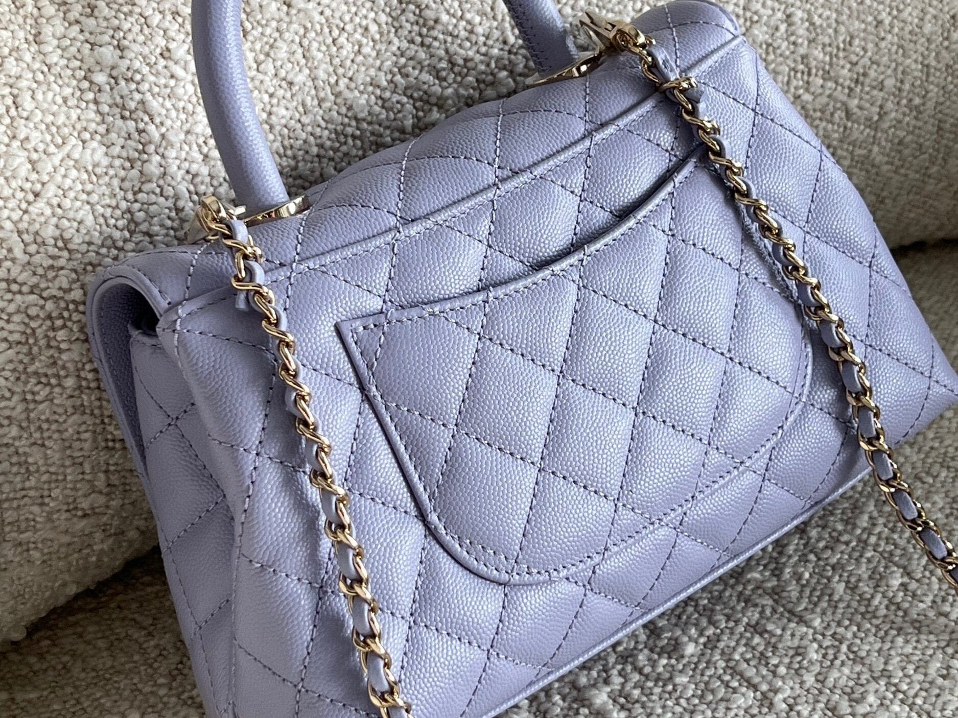 CHANEL Handbag 21K Quilted Coco Handle Lilac Caviar Small LGHW -Knockoff
