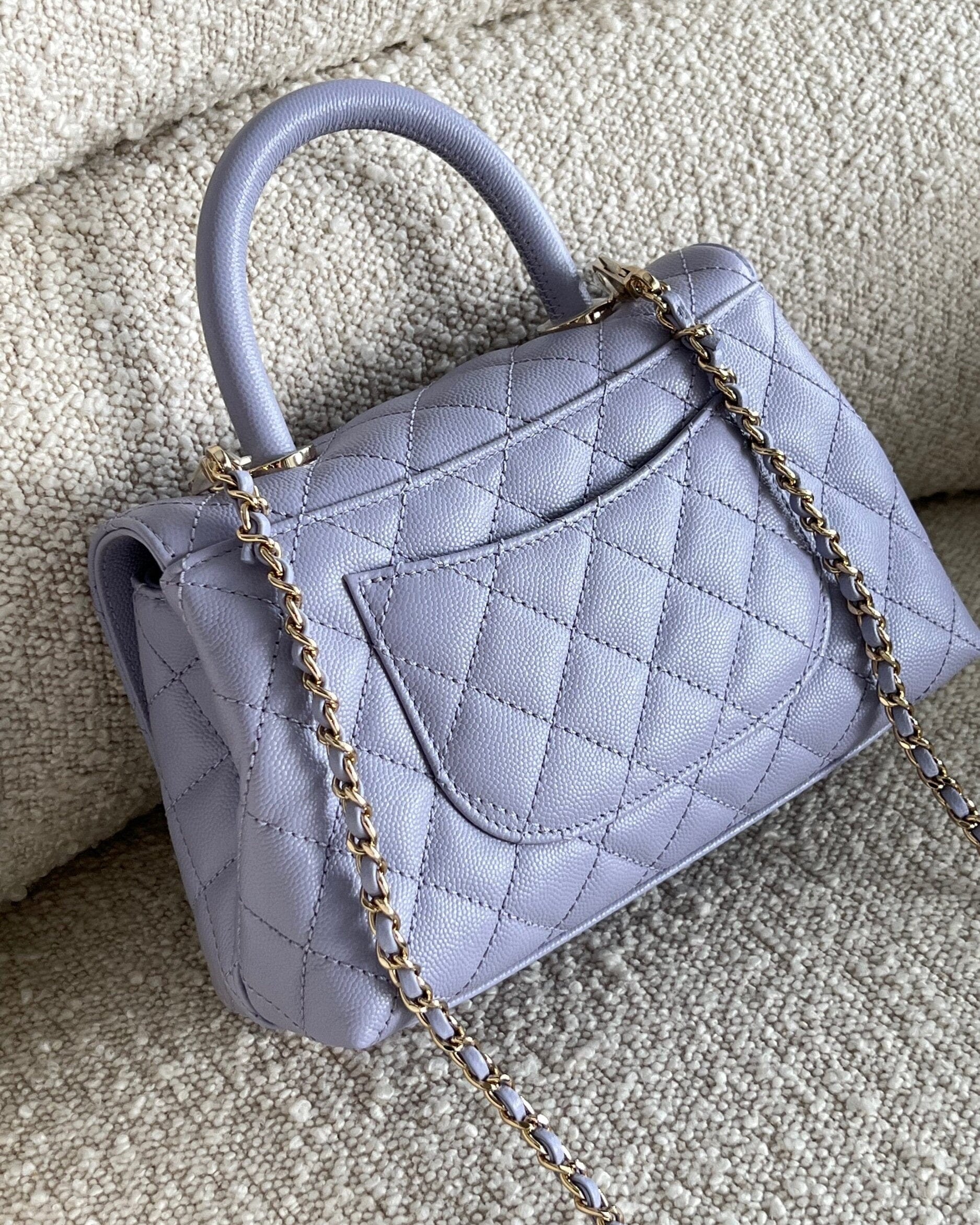 CHANEL Handbag 21K Quilted Coco Handle Lilac Caviar Small LGHW -Knockoff
