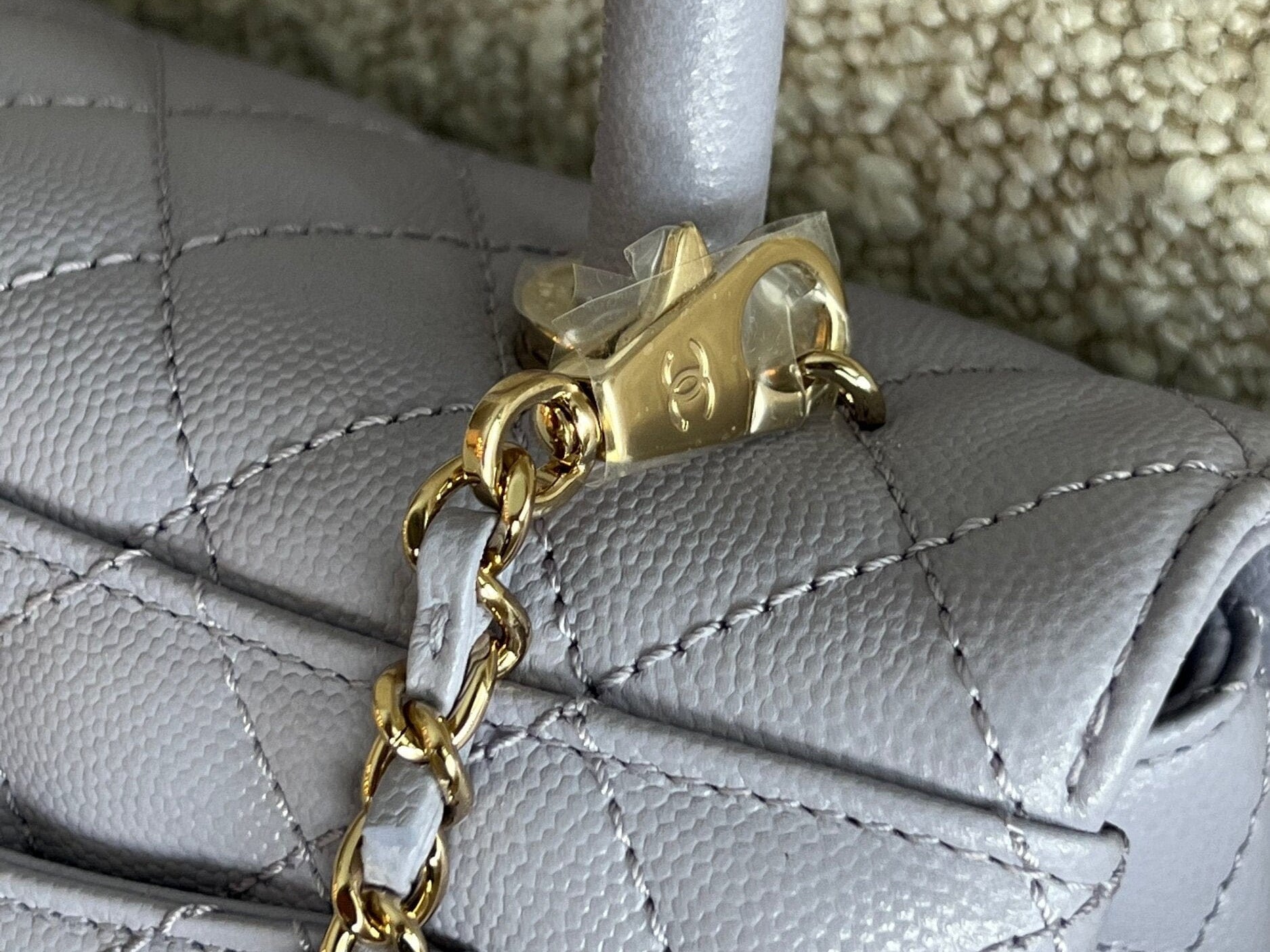 CHANEL Handbag 21K Quilted Coco Handle Lilac Caviar Small LGHW -Knockoff
