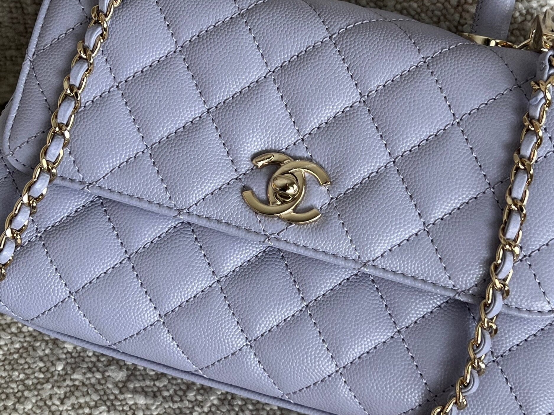 CHANEL Handbag 21K Quilted Coco Handle Lilac Caviar Small LGHW -Knockoff
