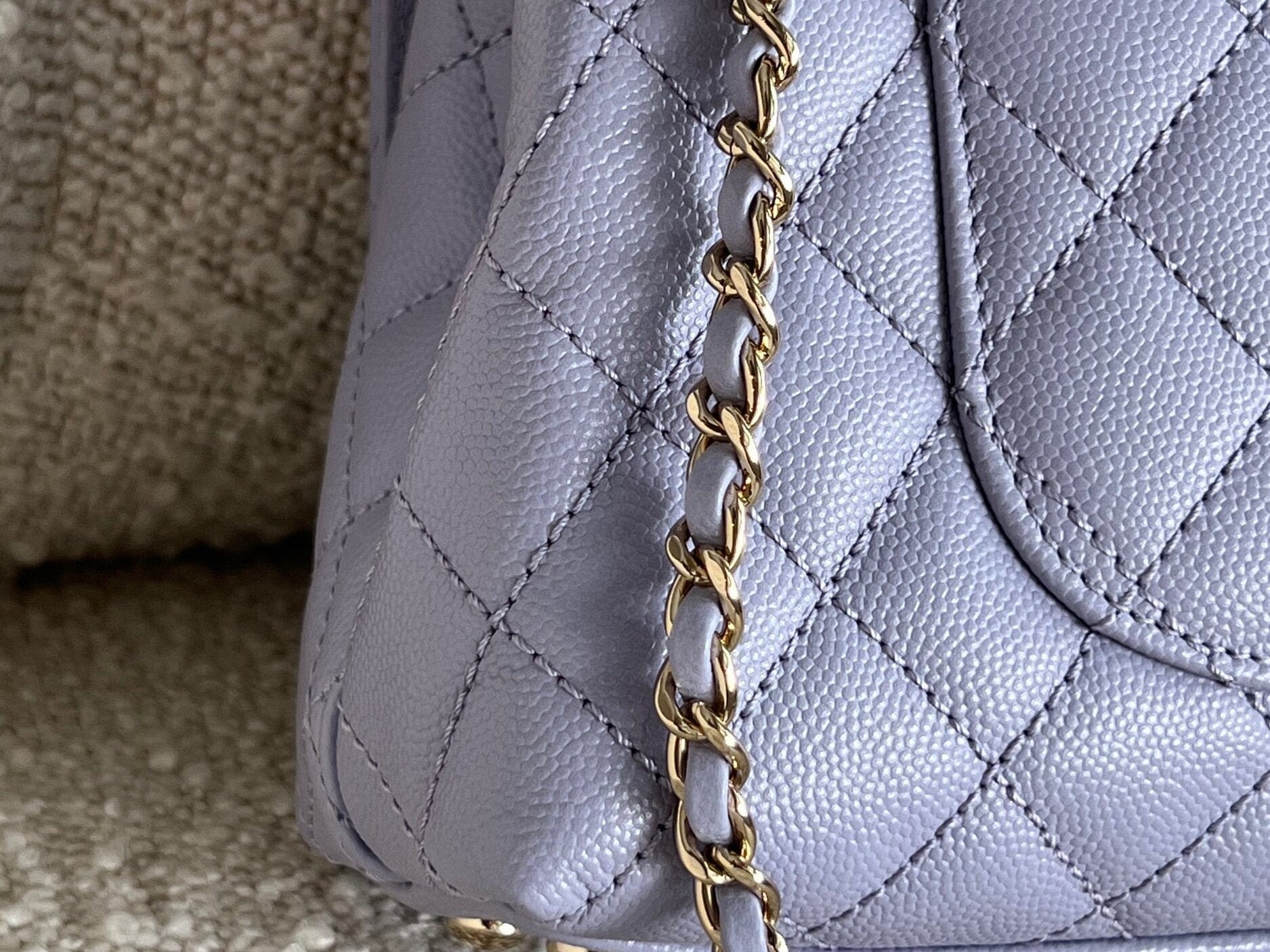 CHANEL Handbag 21K Quilted Coco Handle Lilac Caviar Small LGHW -Knockoff
