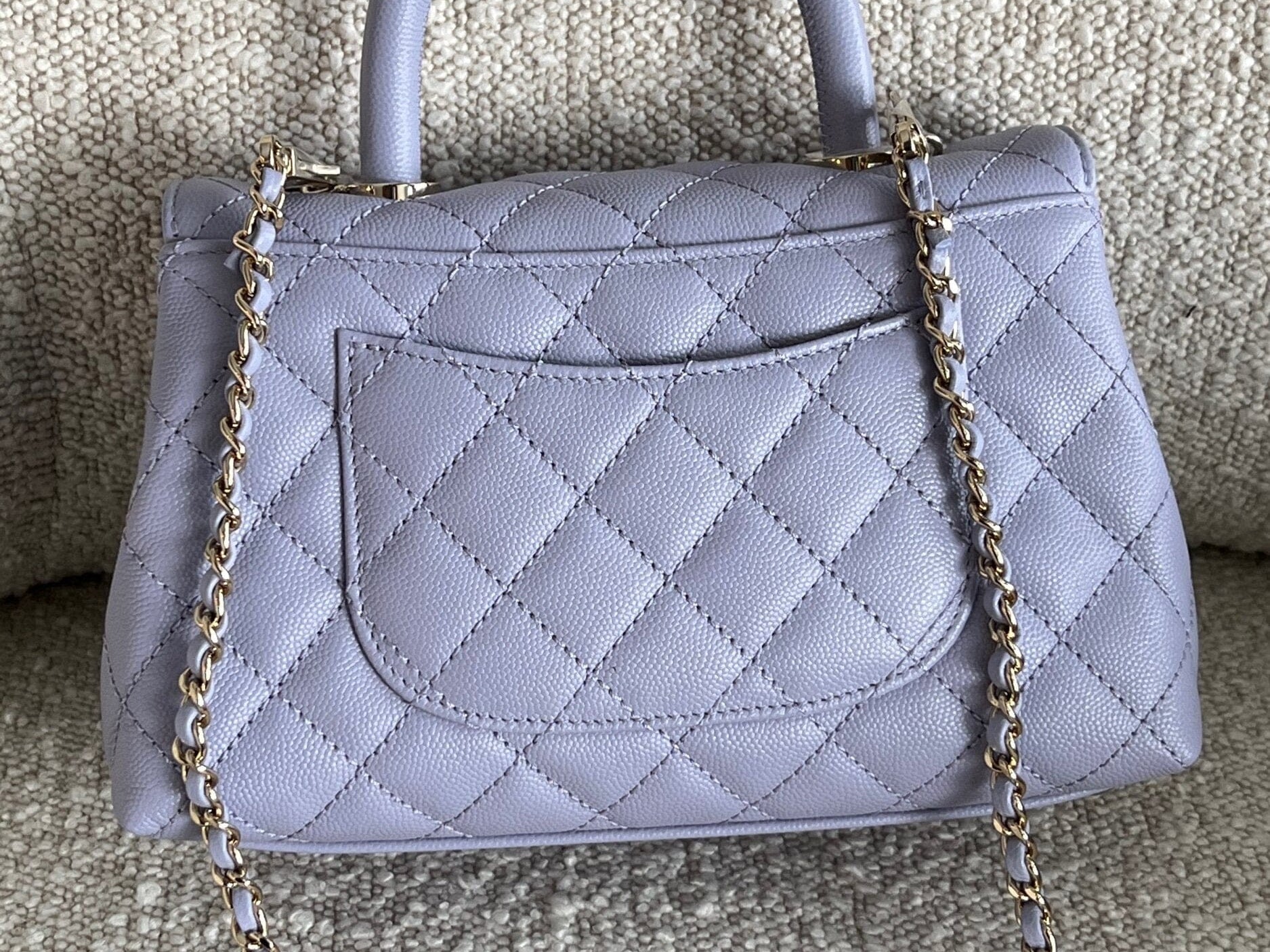 CHANEL Handbag 21K Quilted Coco Handle Lilac Caviar Small LGHW -Knockoff
