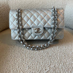 CHANEL Handbag 21K Silver Metallic Caviar Quilted Classic Double Flap Medium Silver Hardware -Knockoff
