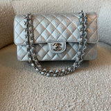 CHANEL Handbag 21K Silver Metallic Caviar Quilted Classic Double Flap Medium Silver Hardware -Knockoff
