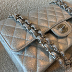 CHANEL Handbag 21K Silver Metallic Caviar Quilted Classic Double Flap Medium Silver Hardware -Knockoff
