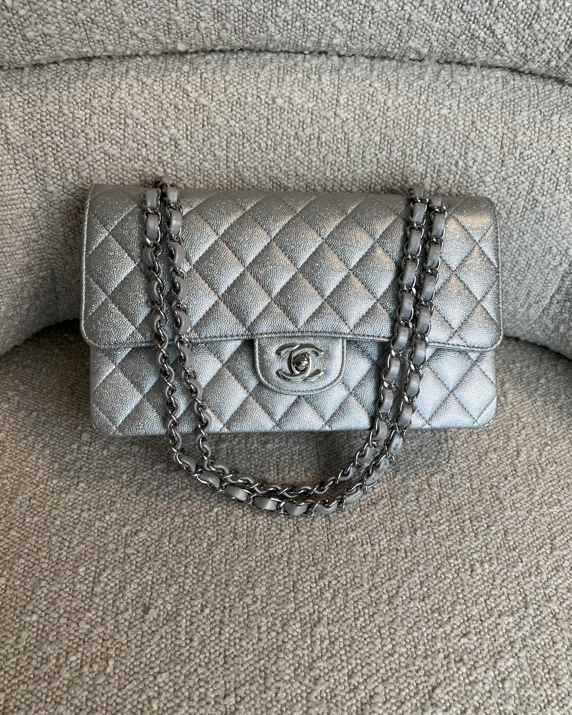 CHANEL Handbag 21K Silver Metallic Caviar Quilted Medium Classic Flap SHW -Knockoff
