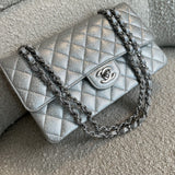 CHANEL Handbag 21K Silver Metallic Caviar Quilted Medium Classic Flap SHW -Knockoff
