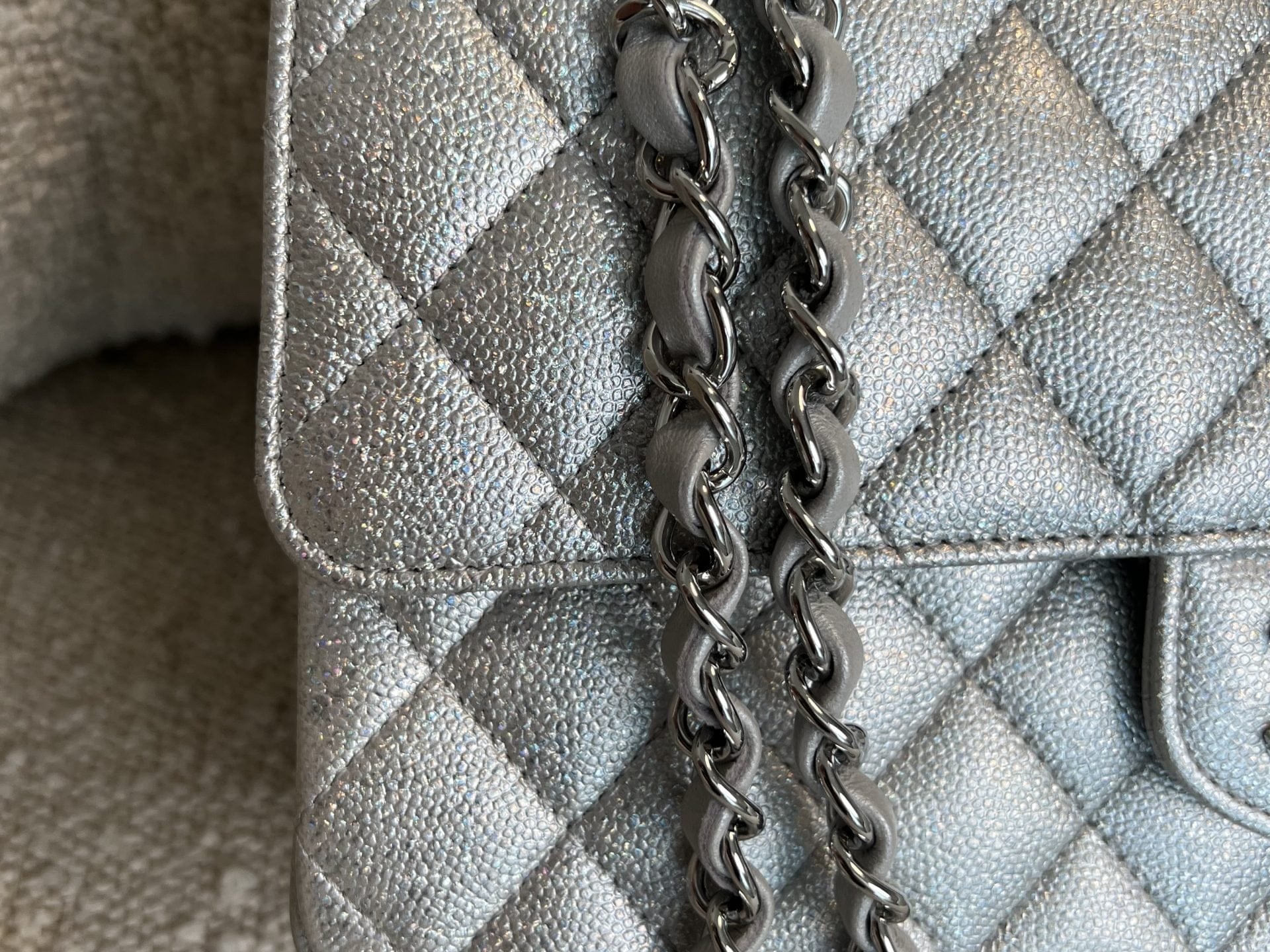 CHANEL Handbag 21K Silver Metallic Caviar Quilted Medium Classic Flap SHW -Knockoff
