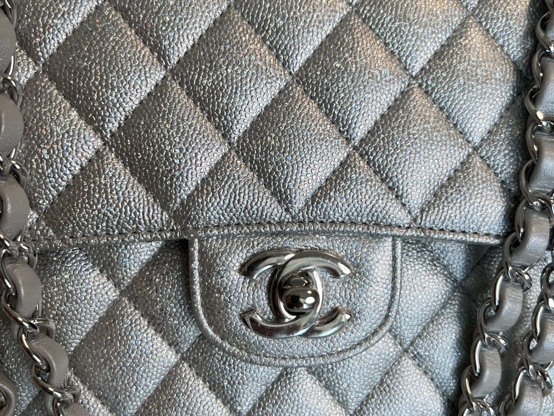 CHANEL Handbag 21K Silver Metallic Caviar Quilted Medium Classic Flap SHW -Knockoff
