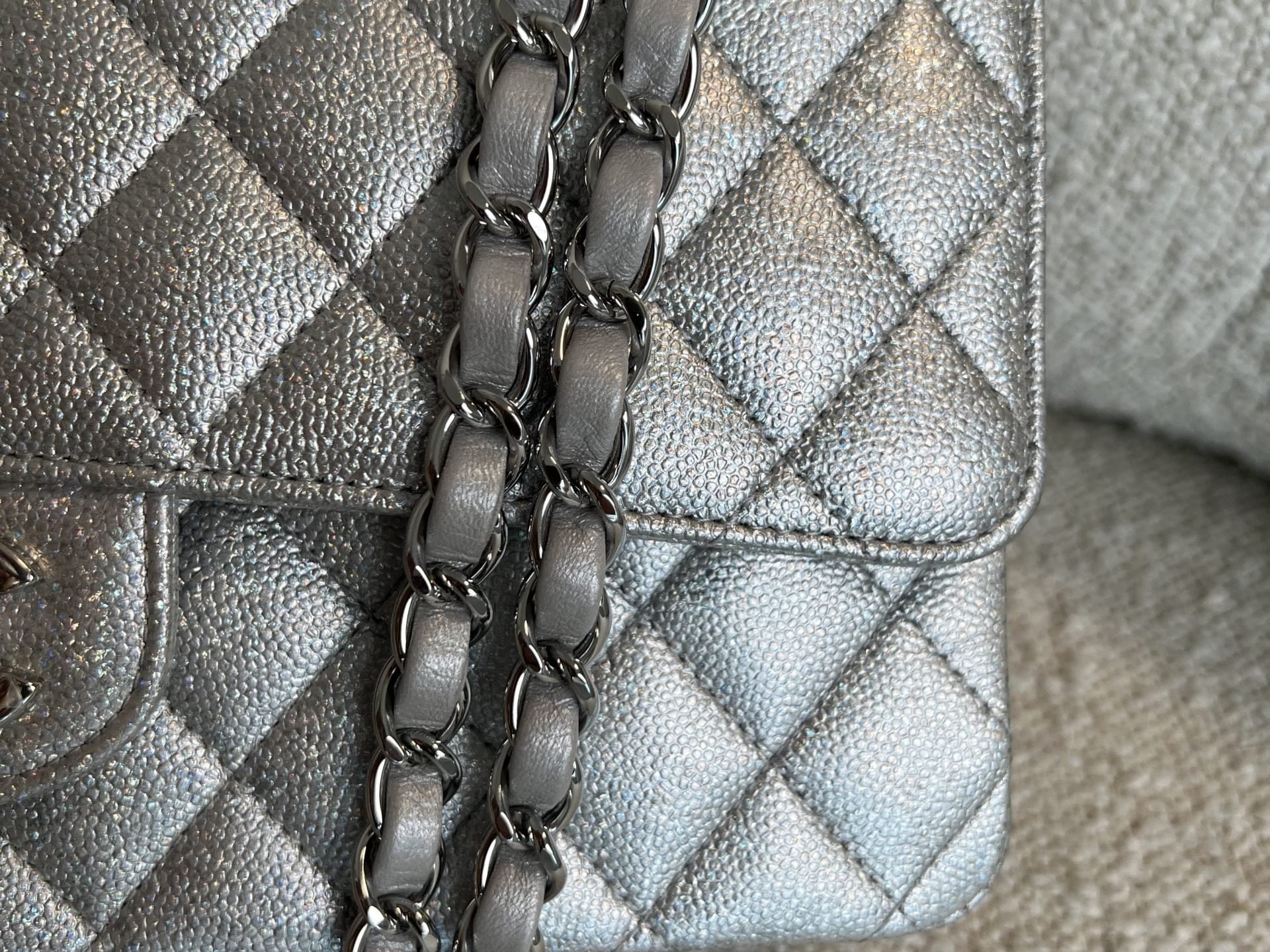 CHANEL Handbag 21K Silver Metallic Caviar Quilted Medium Classic Flap SHW -Knockoff
