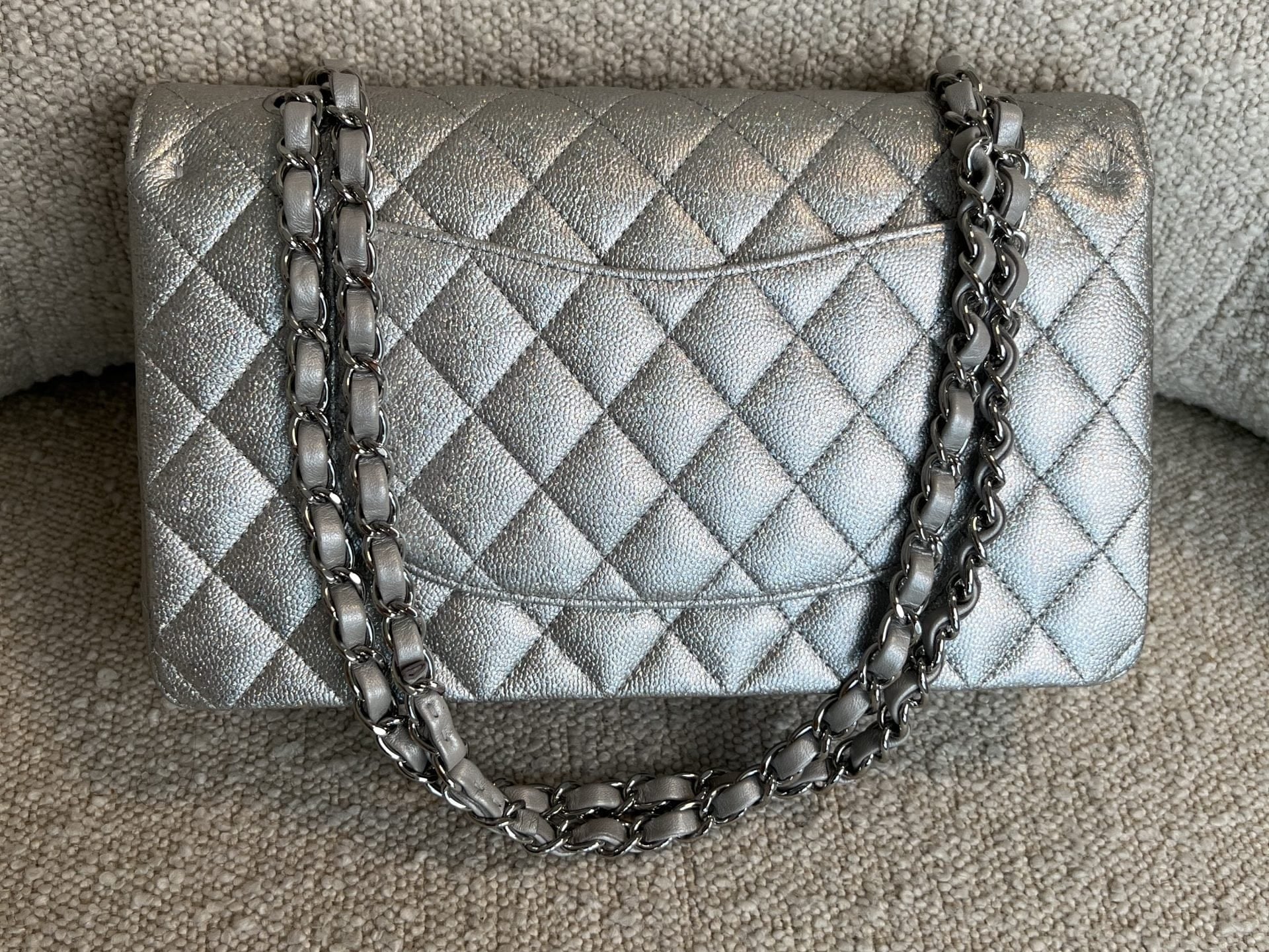 CHANEL Handbag 21K Silver Metallic Caviar Quilted Medium Classic Flap SHW -Knockoff
