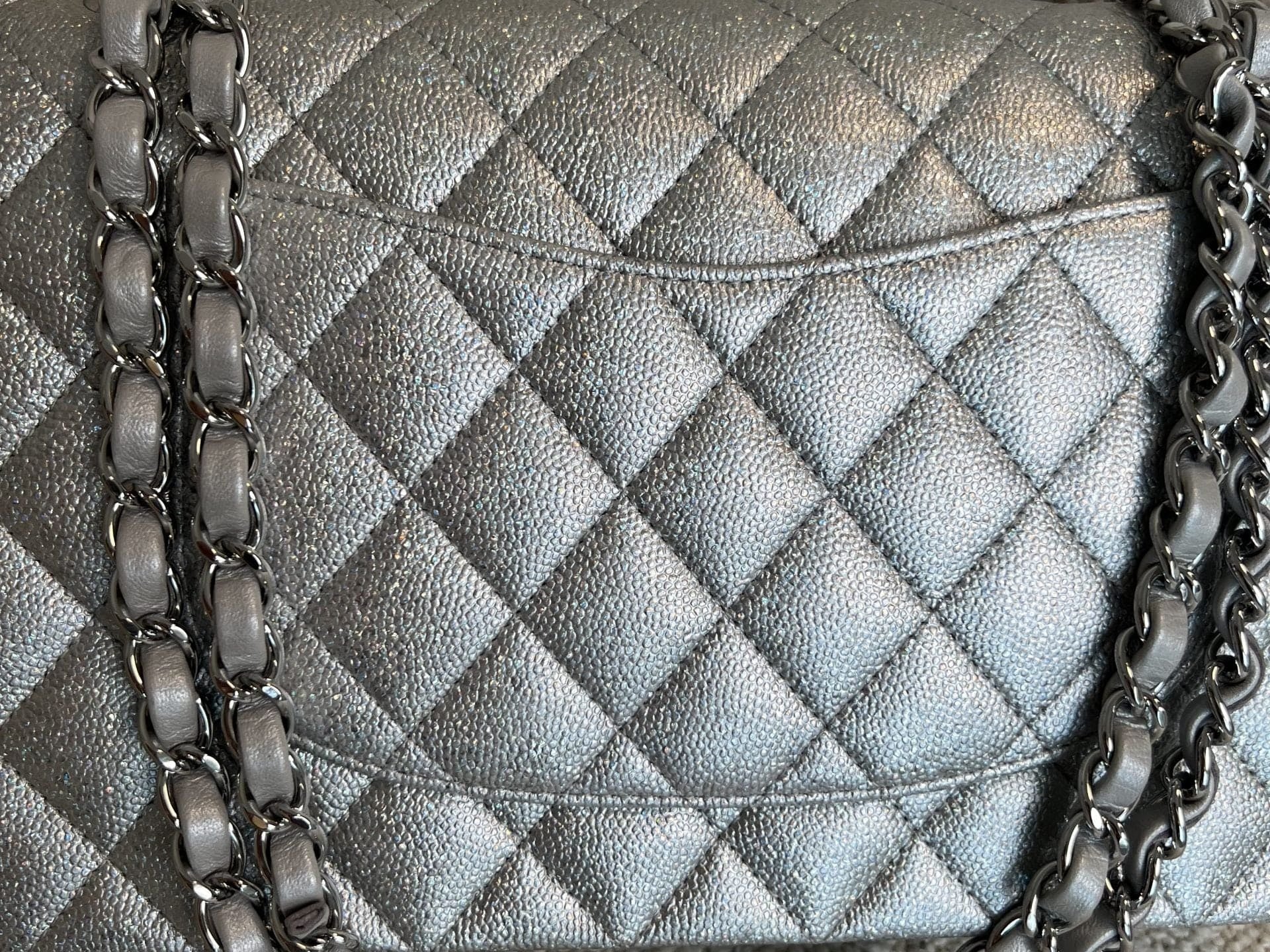 CHANEL Handbag 21K Silver Metallic Caviar Quilted Medium Classic Flap SHW -Knockoff
