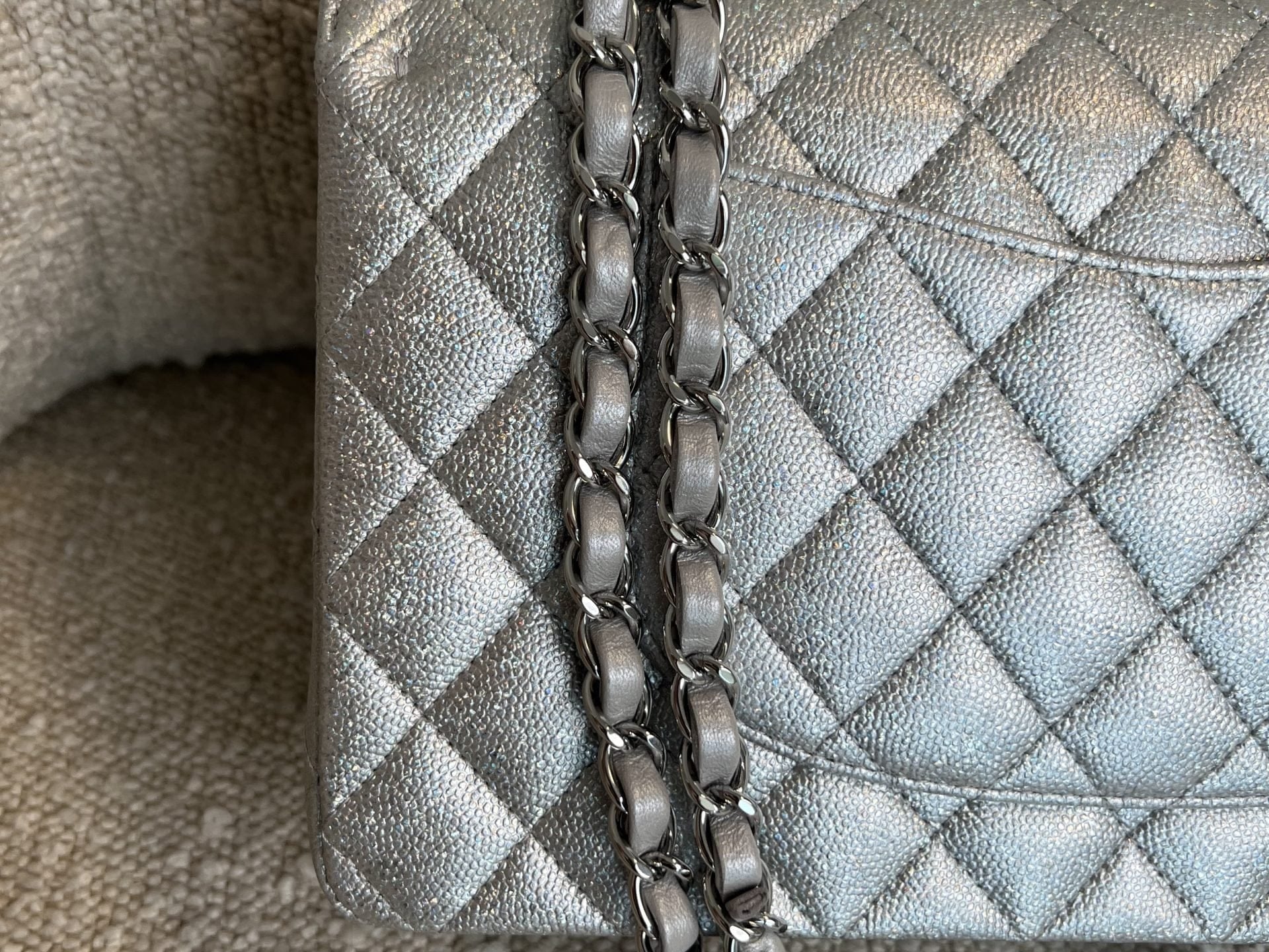 CHANEL Handbag 21K Silver Metallic Caviar Quilted Medium Classic Flap SHW -Knockoff
