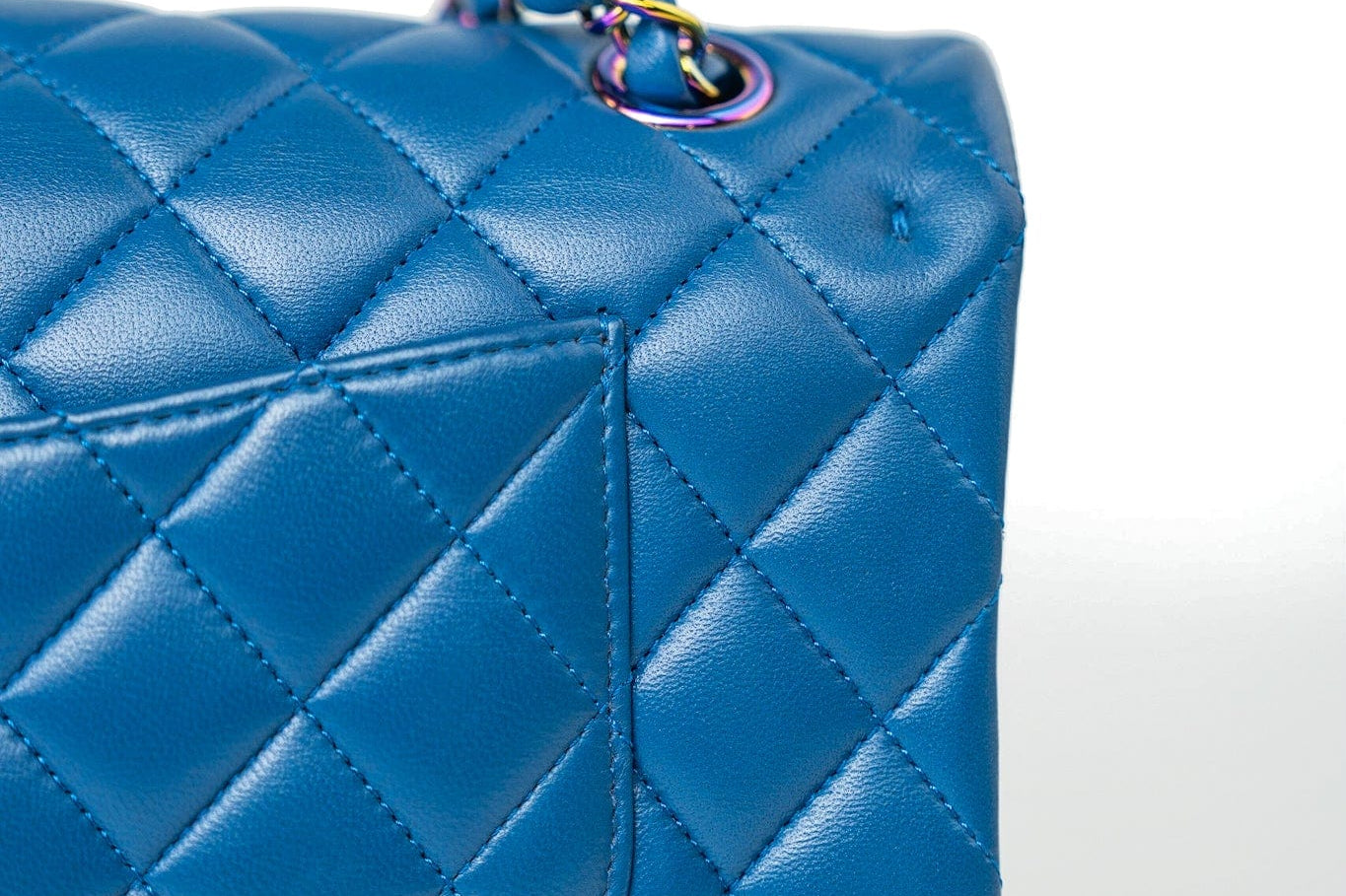 CHANEL Handbag 21P Blue Lambskin Quilted Classic Flap Medium Rainbow Hardware -Knockoff
