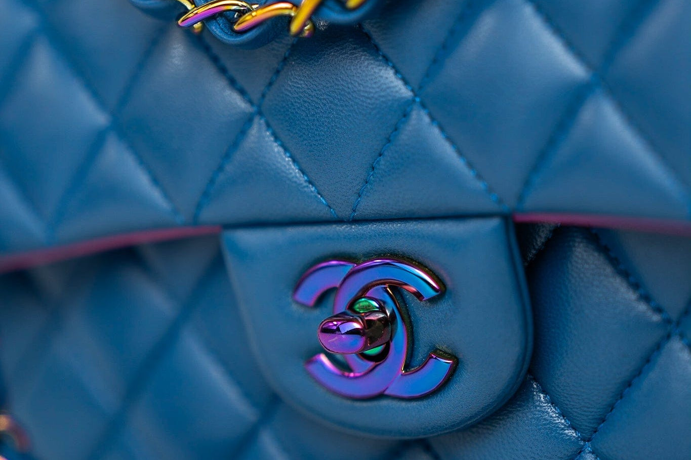 CHANEL Handbag 21P Blue Lambskin Quilted Classic Flap Medium Rainbow Hardware -Knockoff
