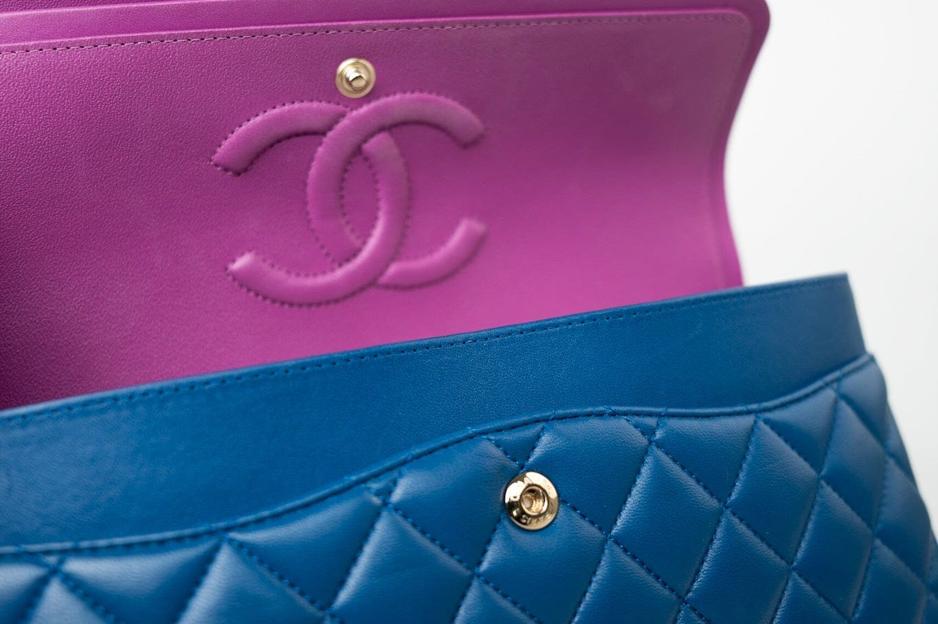 CHANEL Handbag 21P Blue Lambskin Quilted Classic Flap Medium Rainbow Hardware -Knockoff
