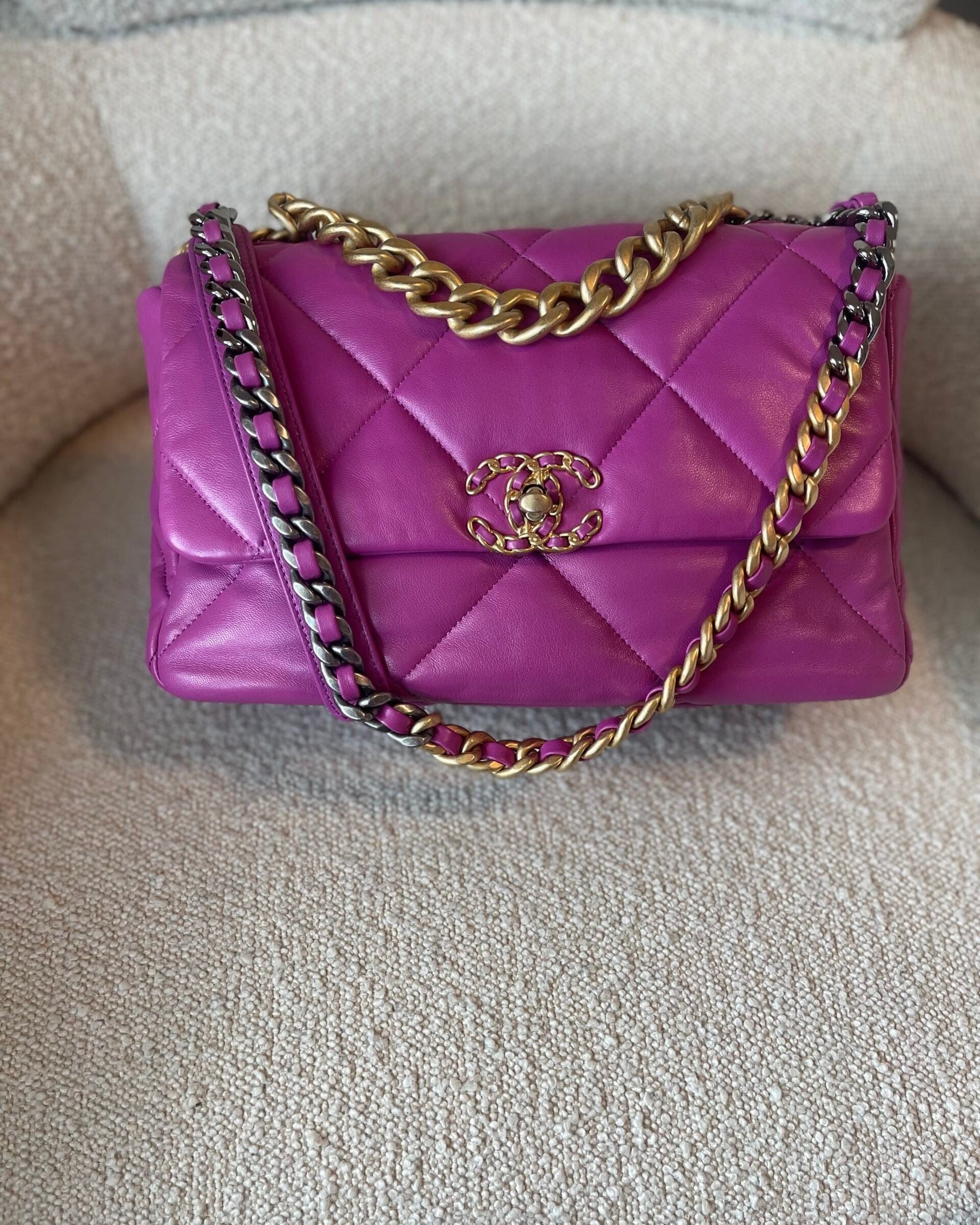 CHANEL Handbag 21P Magenta Lambskin Quilted 19 Flap Large Mixed Hardware -Knockoff
