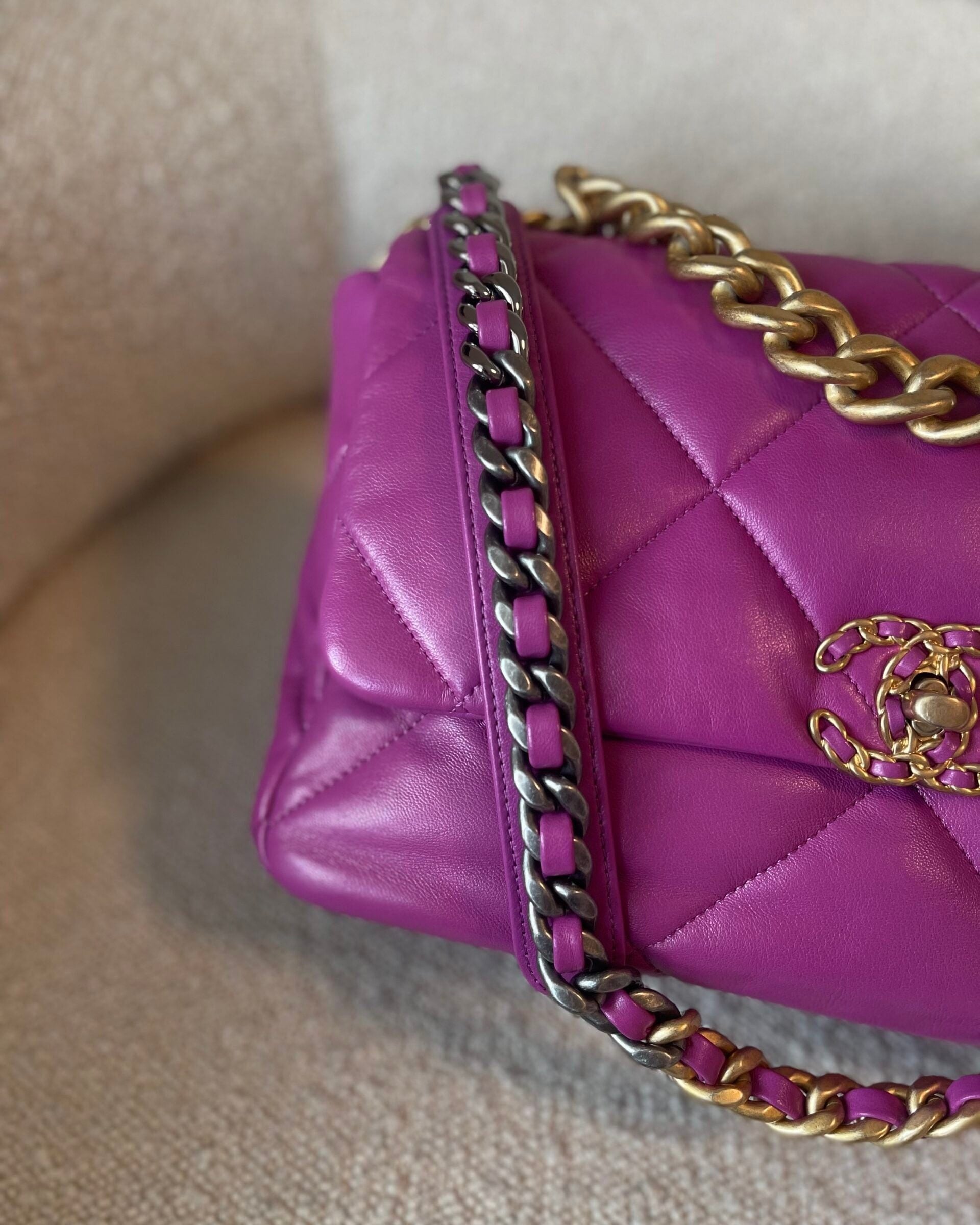 CHANEL Handbag 21P Magenta Lambskin Quilted 19 Flap Large Mixed Hardware -Knockoff
