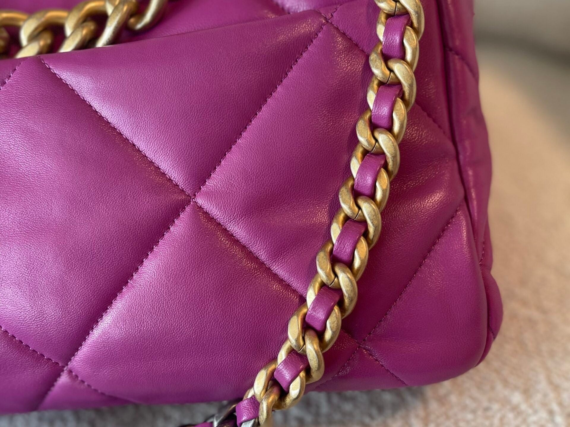 CHANEL Handbag 21P Magenta Lambskin Quilted 19 Flap Large Mixed Hardware -Knockoff
