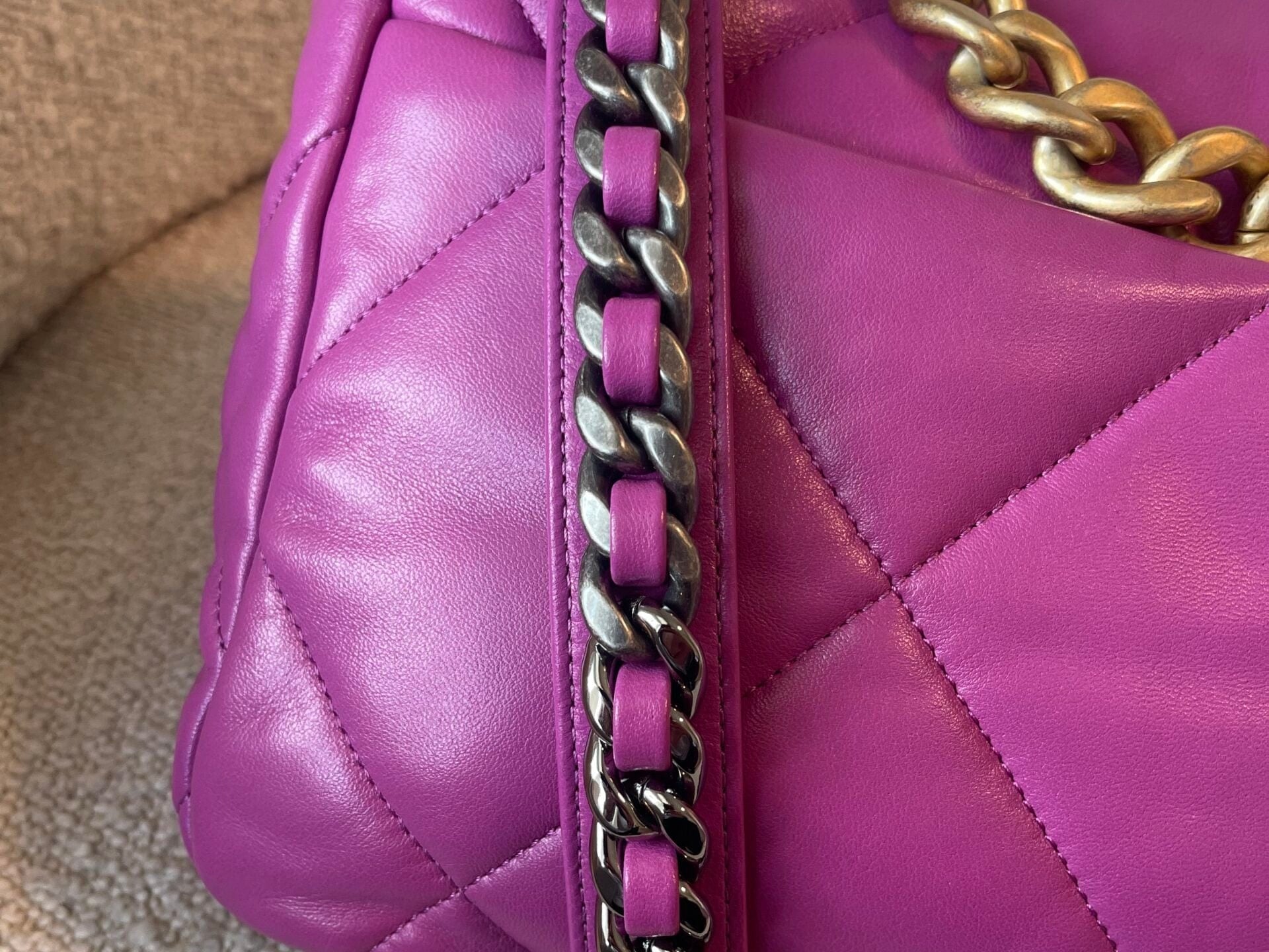 CHANEL Handbag 21P Magenta Lambskin Quilted 19 Flap Large Mixed Hardware -Knockoff
