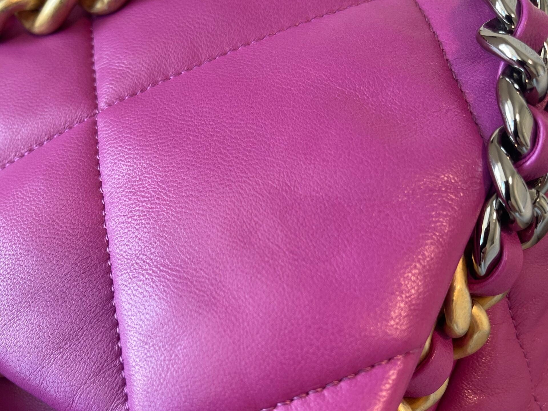 CHANEL Handbag 21P Magenta Lambskin Quilted 19 Flap Large Mixed Hardware -Knockoff
