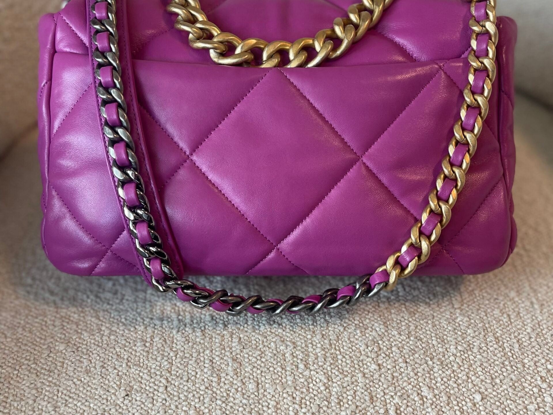 CHANEL Handbag 21P Magenta Lambskin Quilted 19 Flap Large Mixed Hardware -Knockoff
