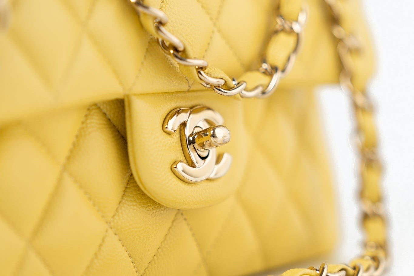 CHANEL Handbag 21P Yellow Caviar Quilted Classic Flap Small Light Gold Hardware -Knockoff
