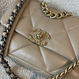 CHANEL Handbag 21S Beige Lambskin Quilted 19 Flap Small Mixed Hardware -Knockoff
