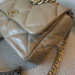 CHANEL Handbag 21S Large Beige/Gold Lambskin Quilted 19 Flap Mixed Hardware -Knockoff
