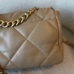 CHANEL Handbag 21S Large Beige/Gold Lambskin Quilted 19 Flap Mixed Hardware -Knockoff
