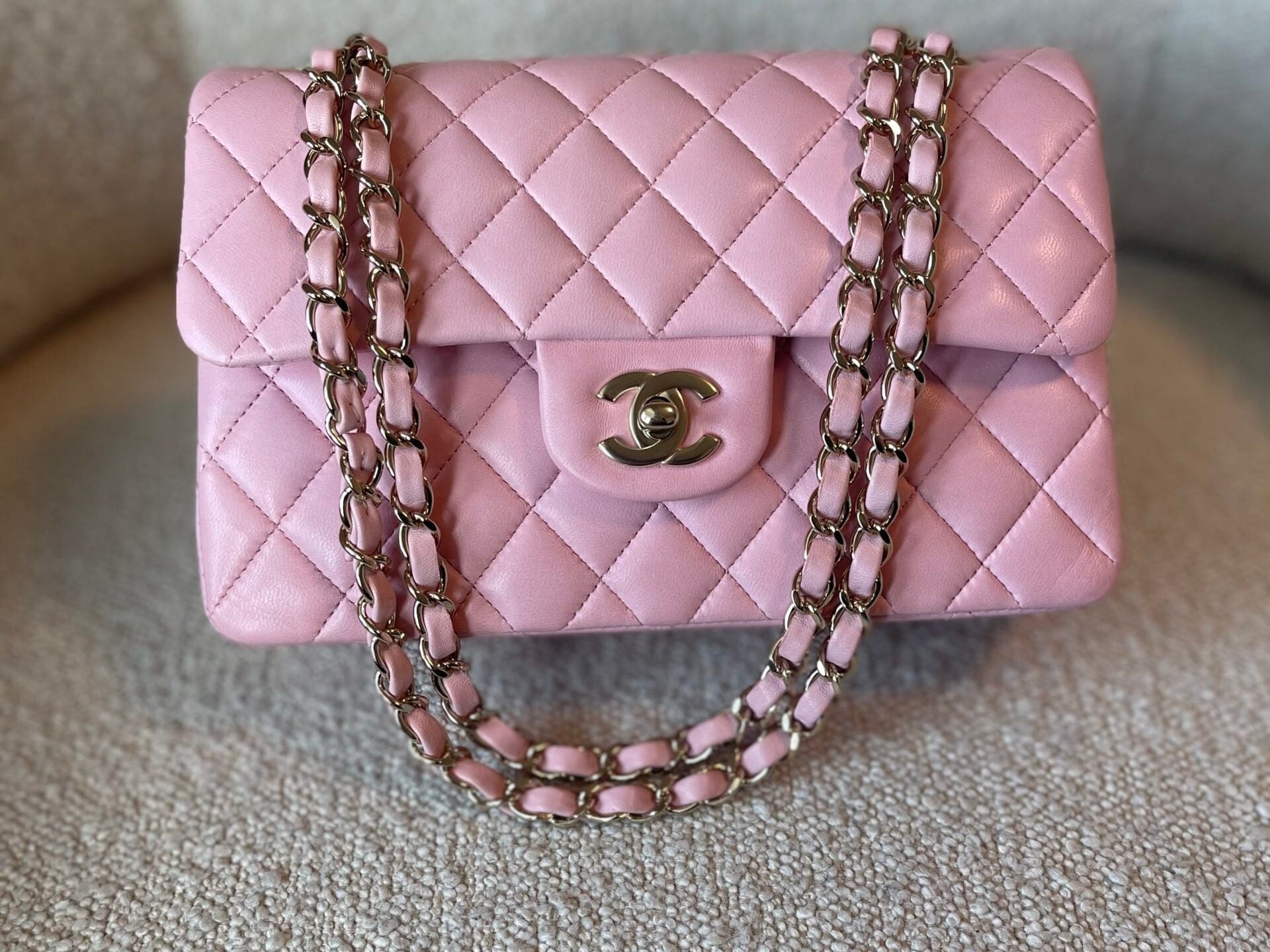 CHANEL Handbag 21S Light Pink Lambskin Quilted Classic Flap Small -Knockoff
