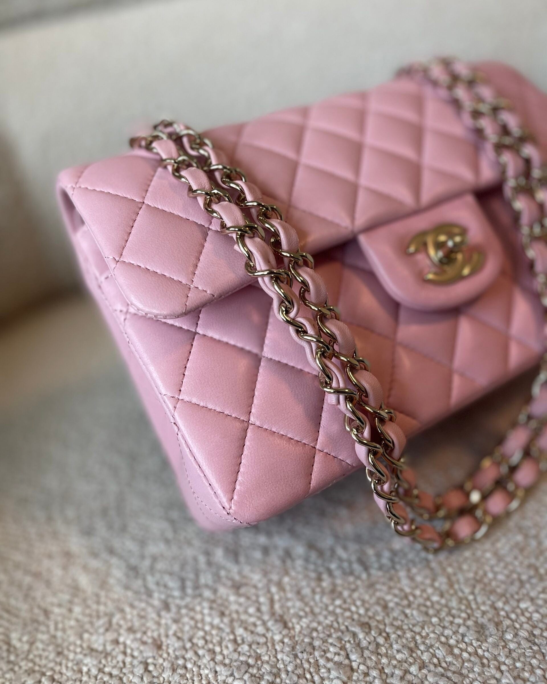 CHANEL Handbag 21S Light Pink Lambskin Quilted Classic Flap Small -Knockoff
