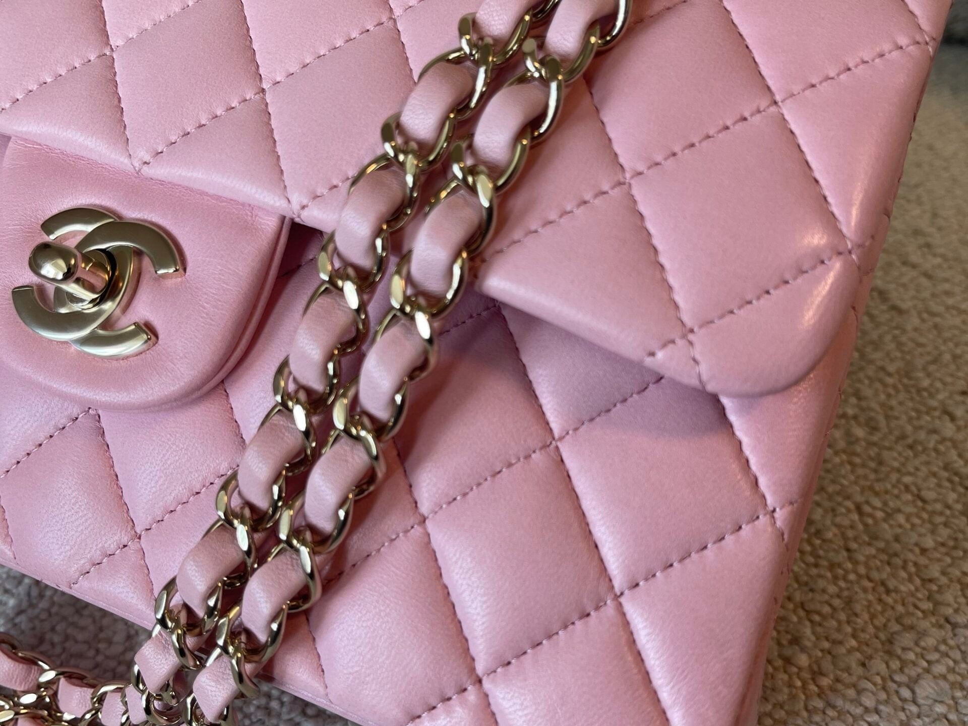 CHANEL Handbag 21S Light Pink Lambskin Quilted Classic Flap Small -Knockoff
