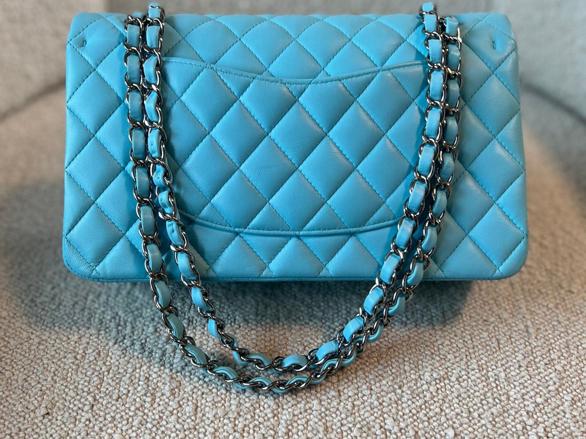 CHANEL Handbag 21S Neon Blue Lambskin Quilted Classic Flap Medium SHW -Knockoff
