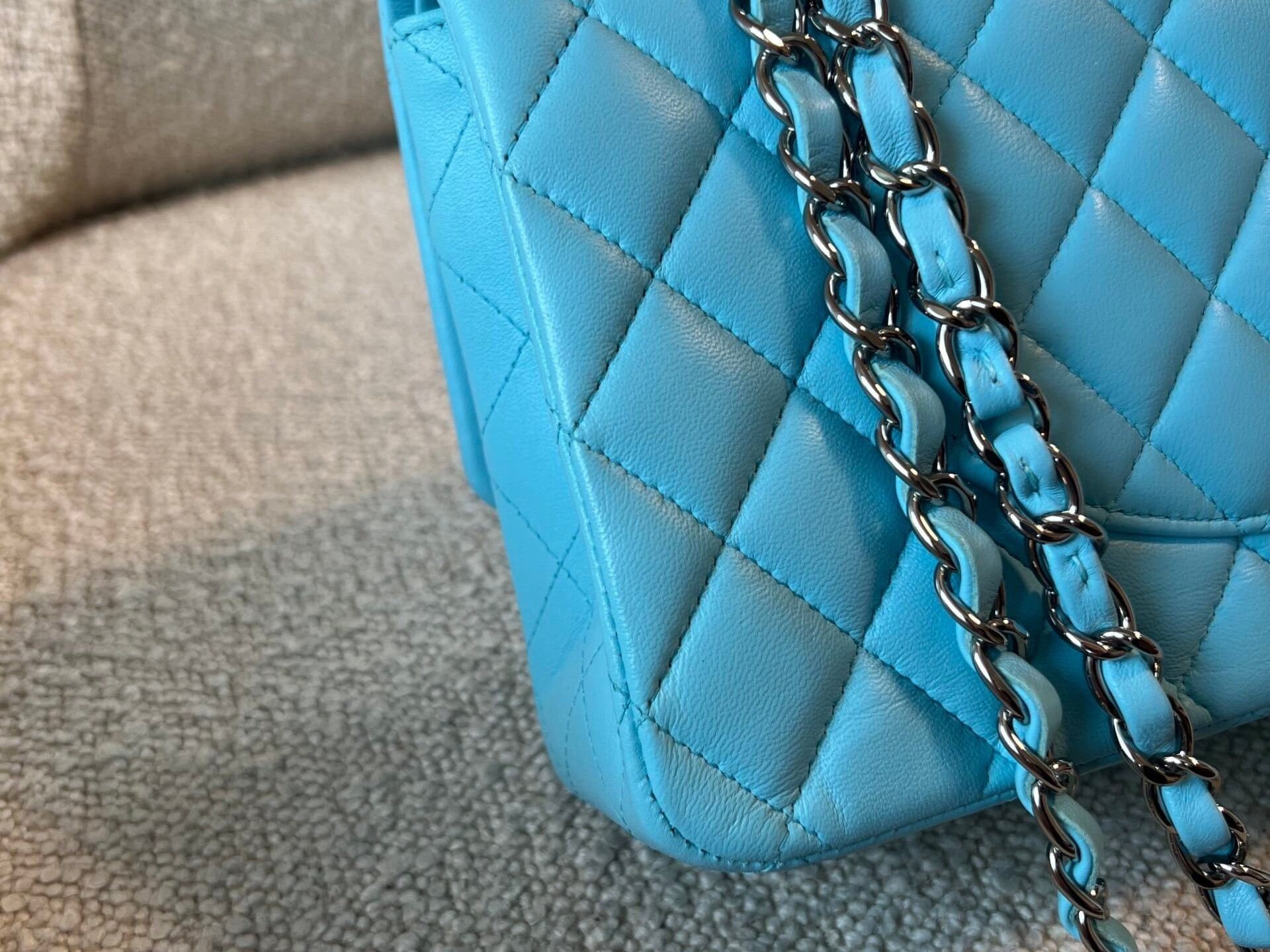 CHANEL Handbag 21S Neon Blue Lambskin Quilted Classic Flap Medium SHW -Knockoff
