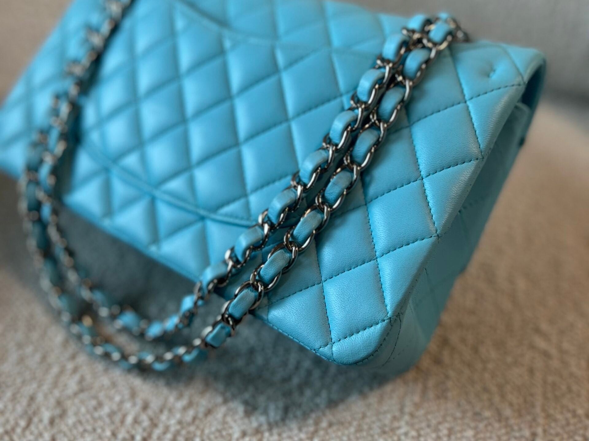 CHANEL Handbag 21S Neon Blue Lambskin Quilted Classic Flap Medium SHW -Knockoff
