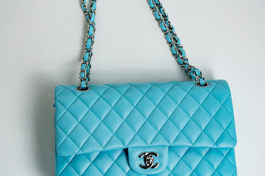 CHANEL Handbag 21S Neon Blue Lambskin Quilted Classic Flap Medium SHW -Knockoff
