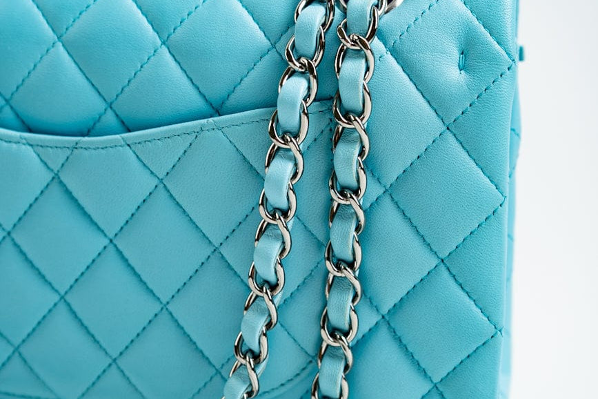 CHANEL Handbag 21S Neon Blue Lambskin Quilted Classic Flap Medium SHW -Knockoff
